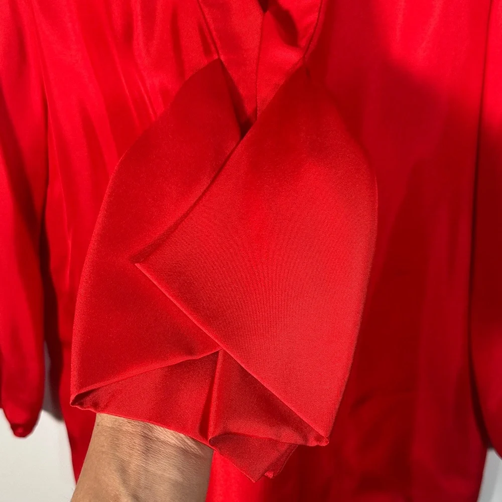 Cynthia Rowley Red 100% Silk Blouse L Elegant V-Neck Tie Front Statement Top